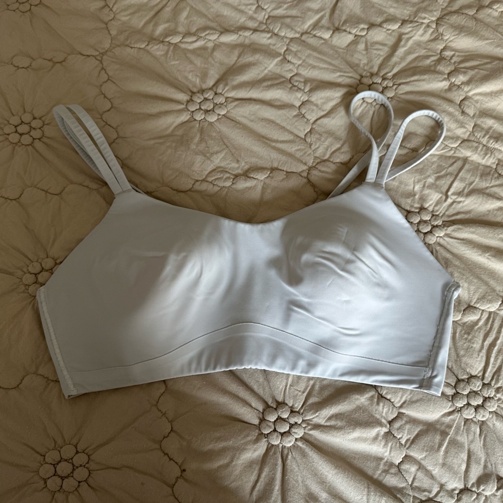 Lululemon Like a Cloud sports bra Size 10 D